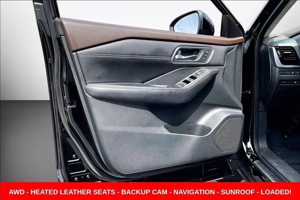Used 2023 Black Nissan Platinum image 19
