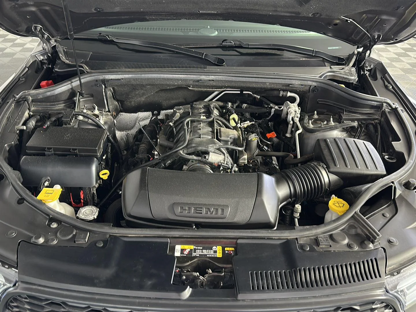 Used 2025 Vapour Grey Dodge R/T image 34