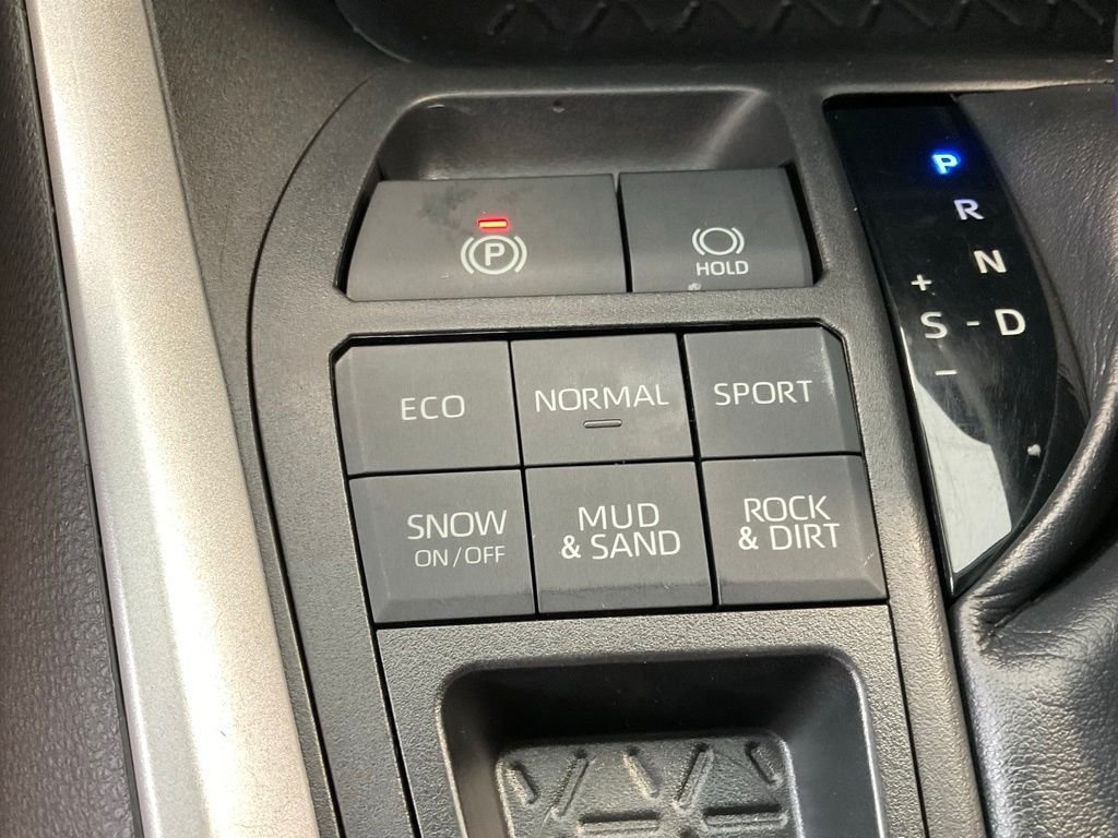 Used 2021 White Toyota XLE image 16