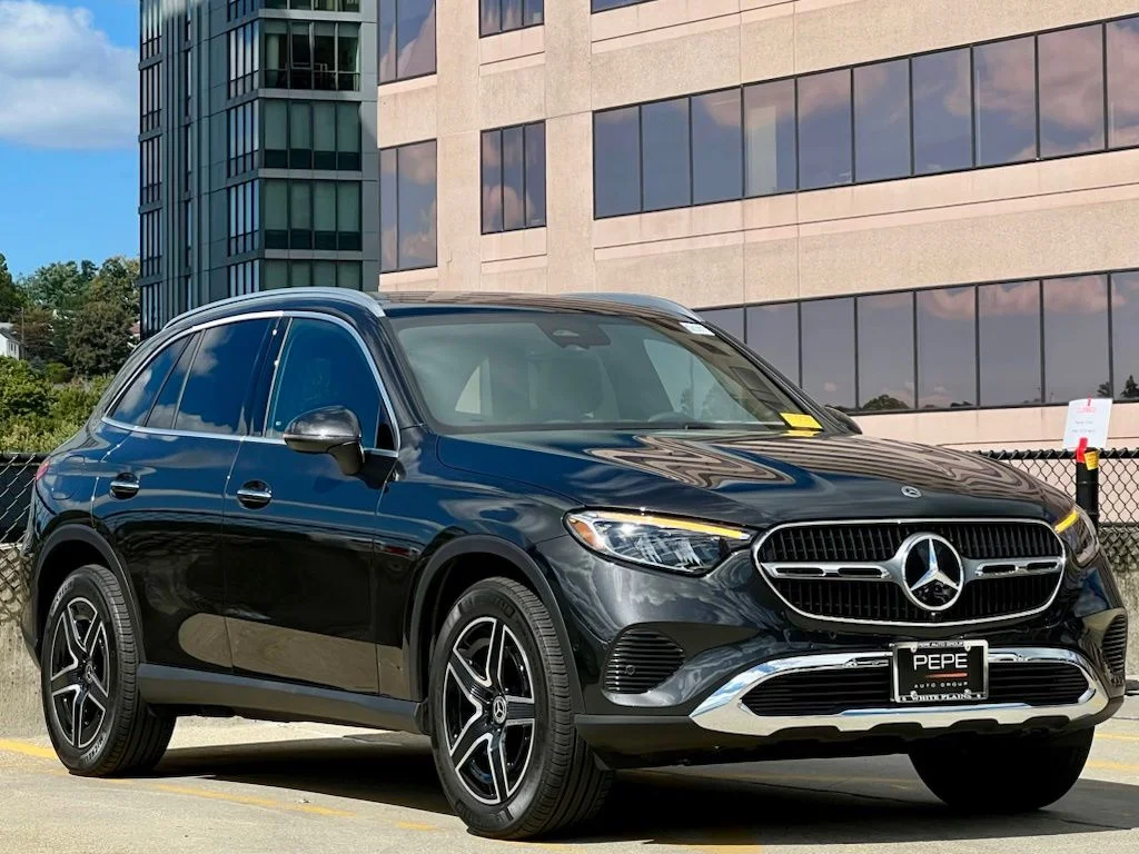 Certified Used 2026  Mercedes-Benz GLC 300 image 1