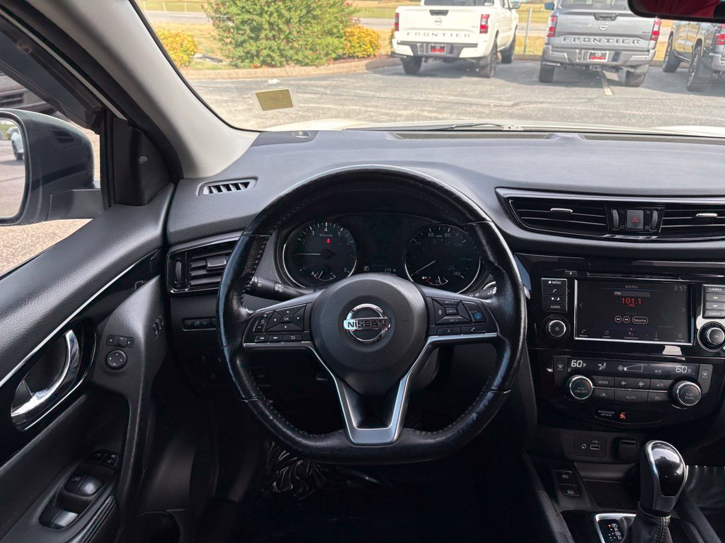Used 2022 White Nissan SV image 16
