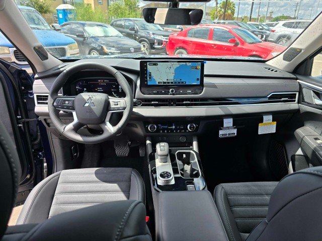 2025 Mitsubishi Outlander SE - Photo 20