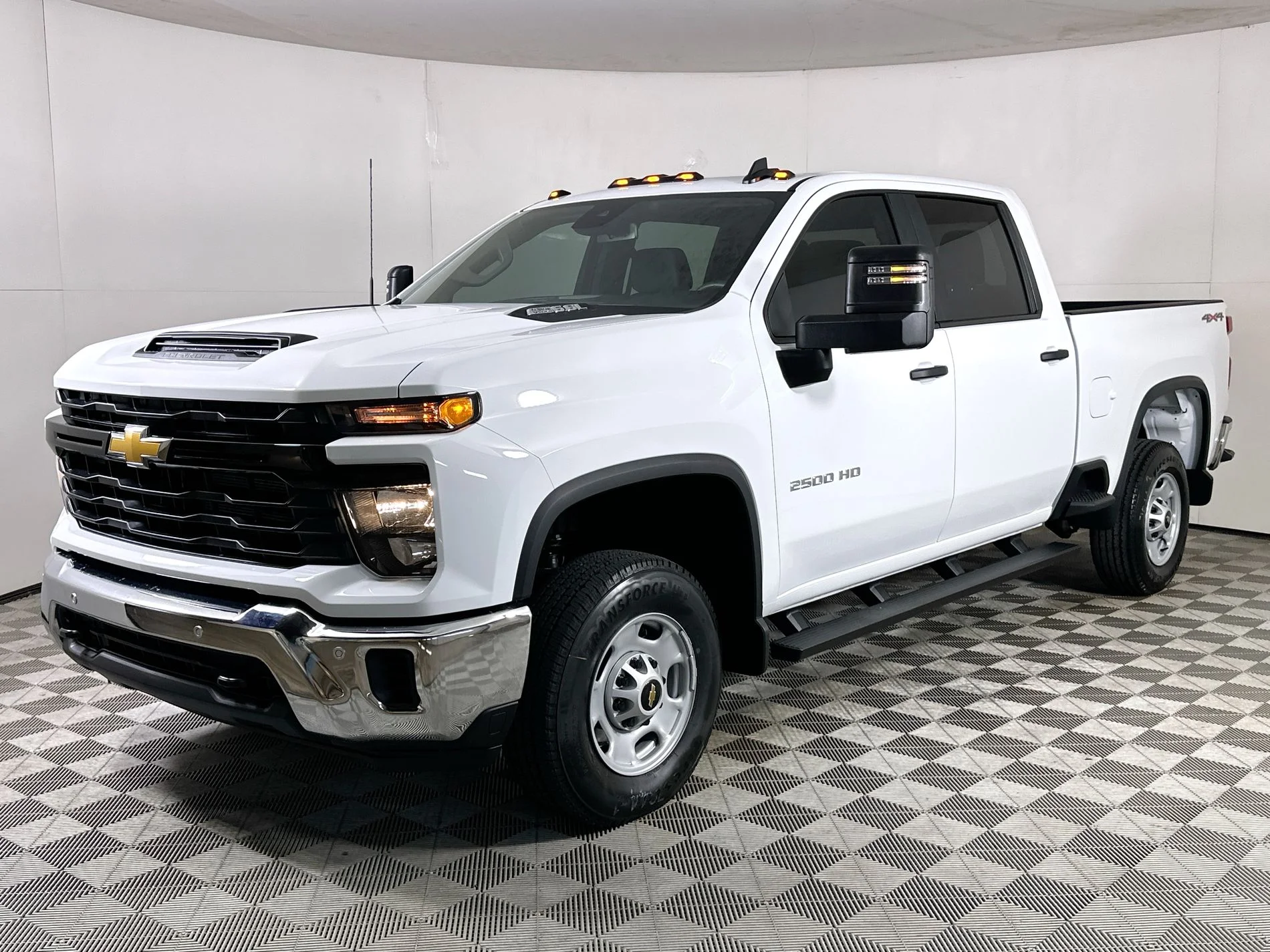 New 2026 Summit White Chevrolet WT image 10