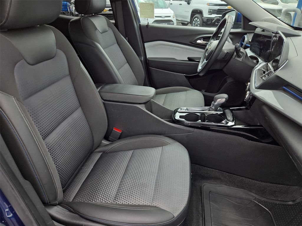 2024 Chevrolet Trax LT - Photo 19