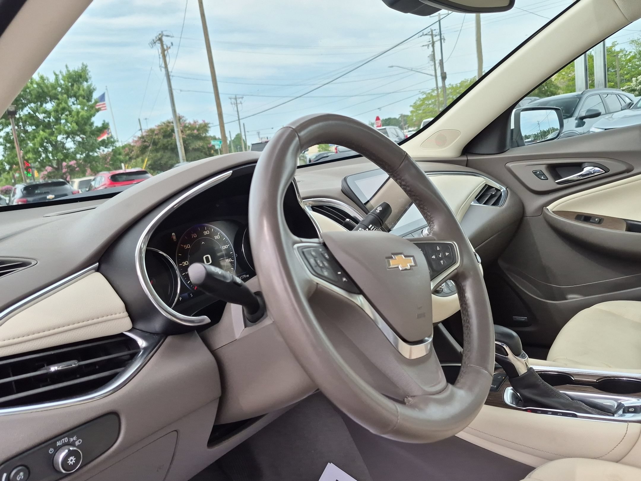 Used 2024 Summit White Chevrolet LT image 16