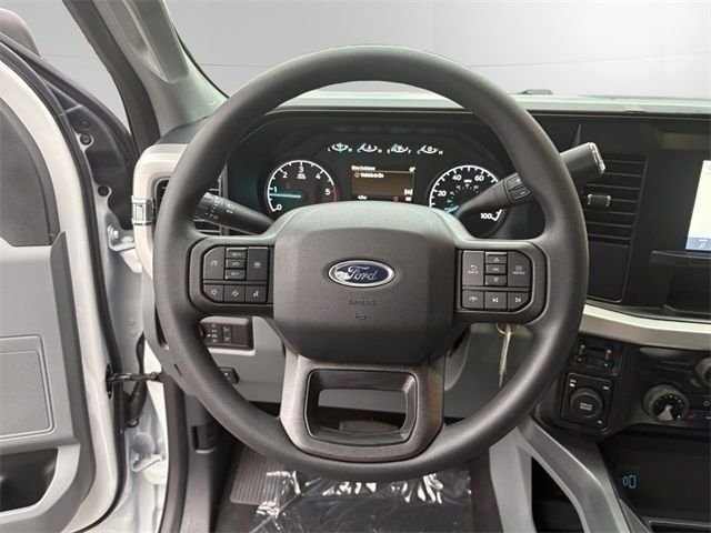 2026 Ford F-350 Super Duty Chassis Cab XLT - Photo 12