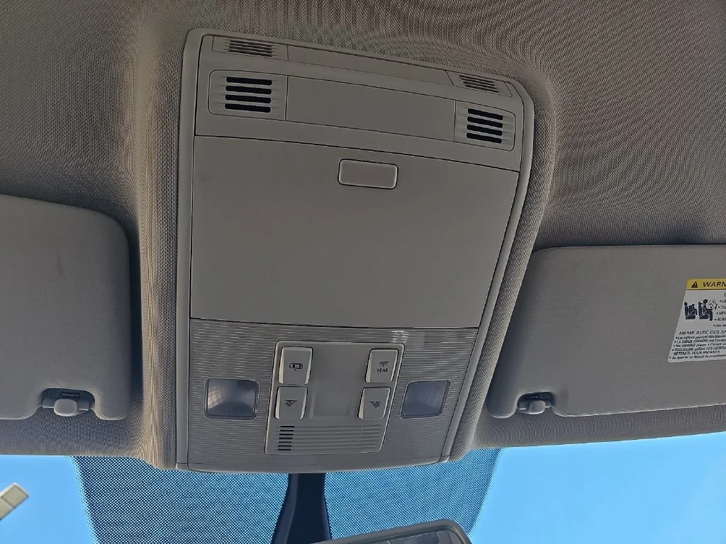 Used 2019 Blue Volkswagen S image 30