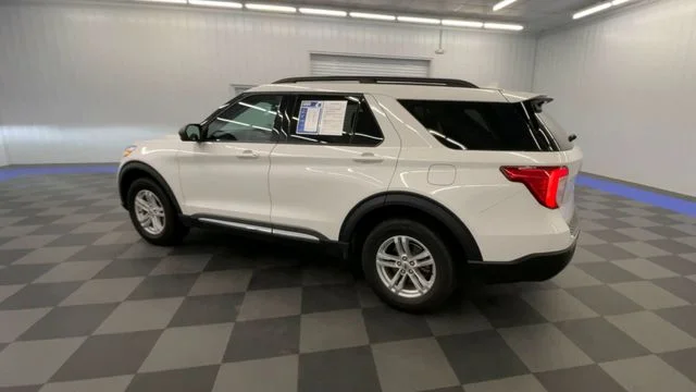 Used 2023 Star White Ford XLT 4WD image 6