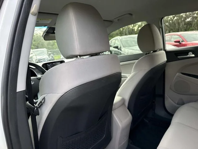 Used 2020 White Hyundai SE image 11