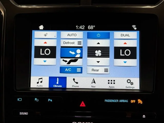 Used 2018 White Ford Limited image 24