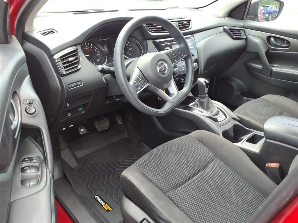 Used 2018 Ruby Nissan S image 15