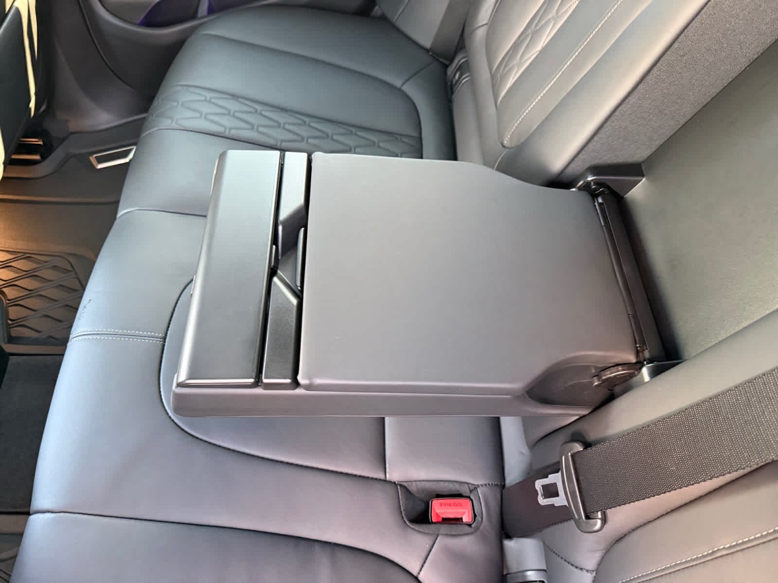 Used 2024 Technoviolet Metallic BMW xDrive40i image 17