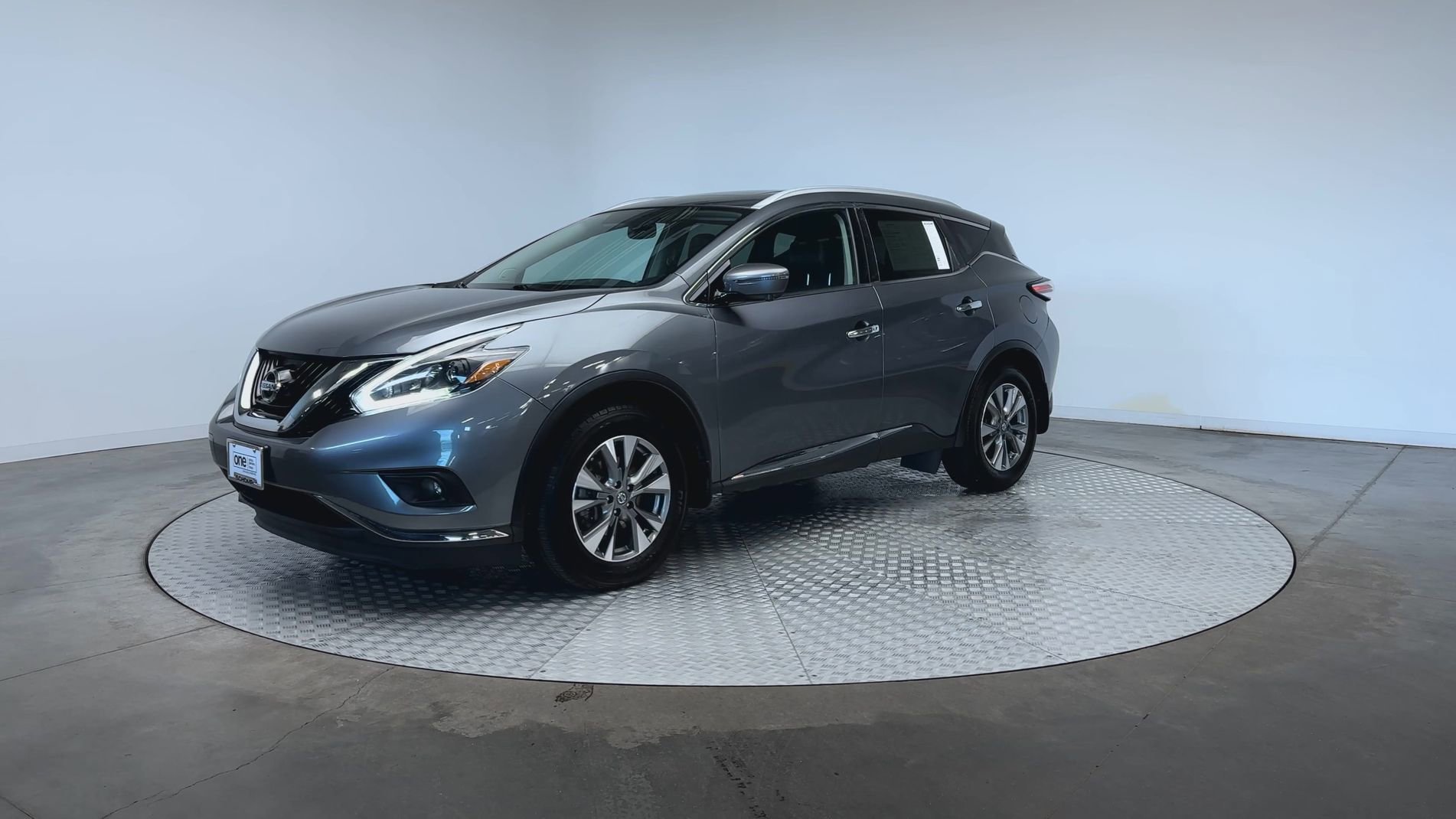Used 2018 Gun Metallic Nissan SL image 4