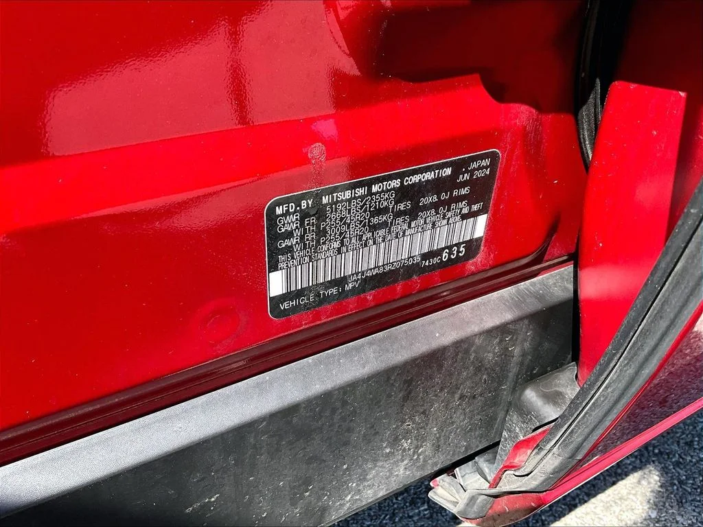 Used 2024 Red Mitsubishi SEL image 35