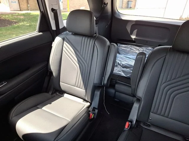New 2026 Silver Hyundai SEL Convenience image 12