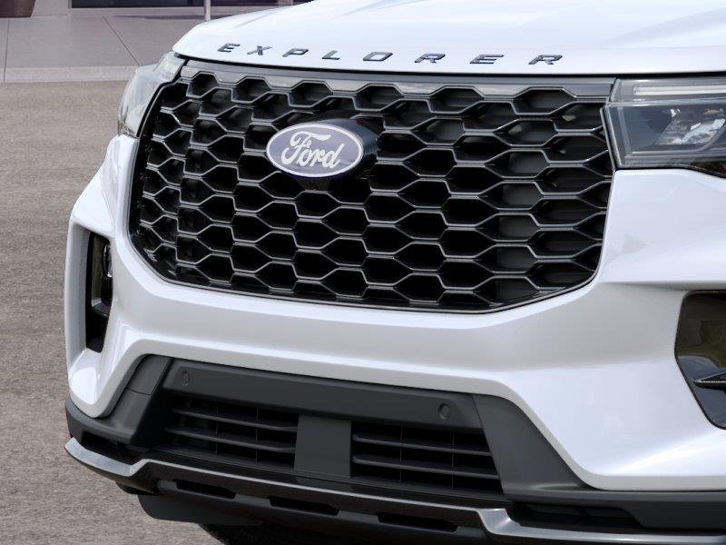 New 2027 Star White Metallic Tri-Coat Ford ST-Line image 17