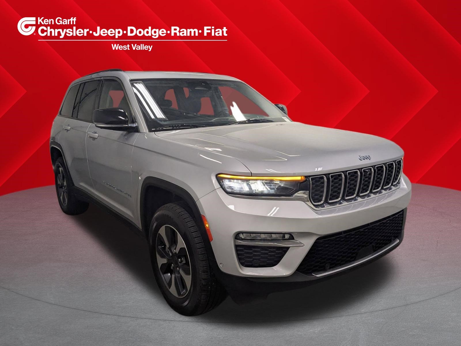 2022 Jeep Grand Cherokee 4xe 4x4's photo