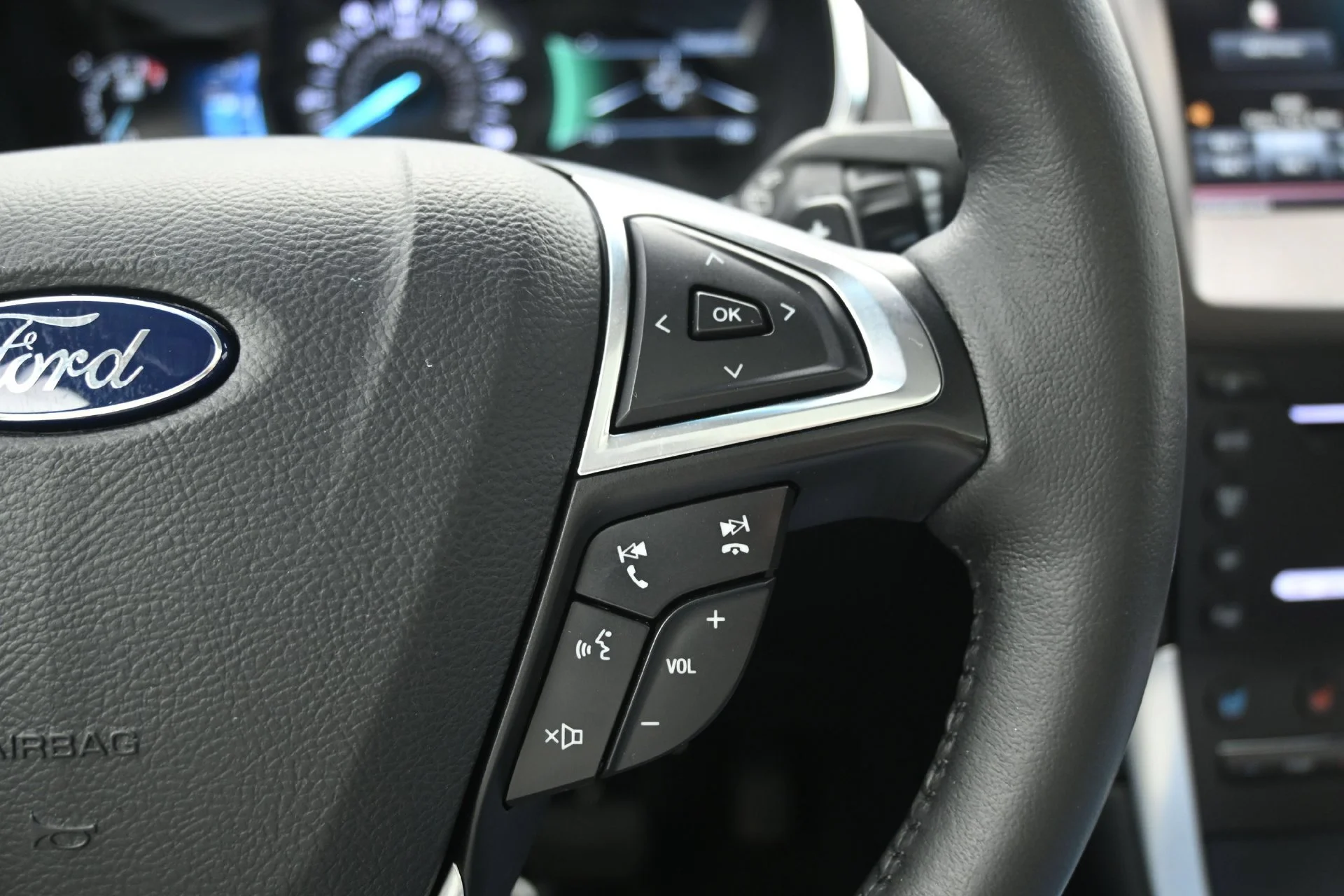 Used 2015  Ford 4D WAGON TITANIUM AWD image 22