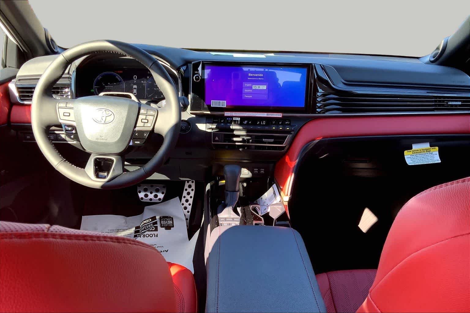 New 2026 Wind Chill Pearl with Midnight Black Metallic roof Toyota XSE image 5