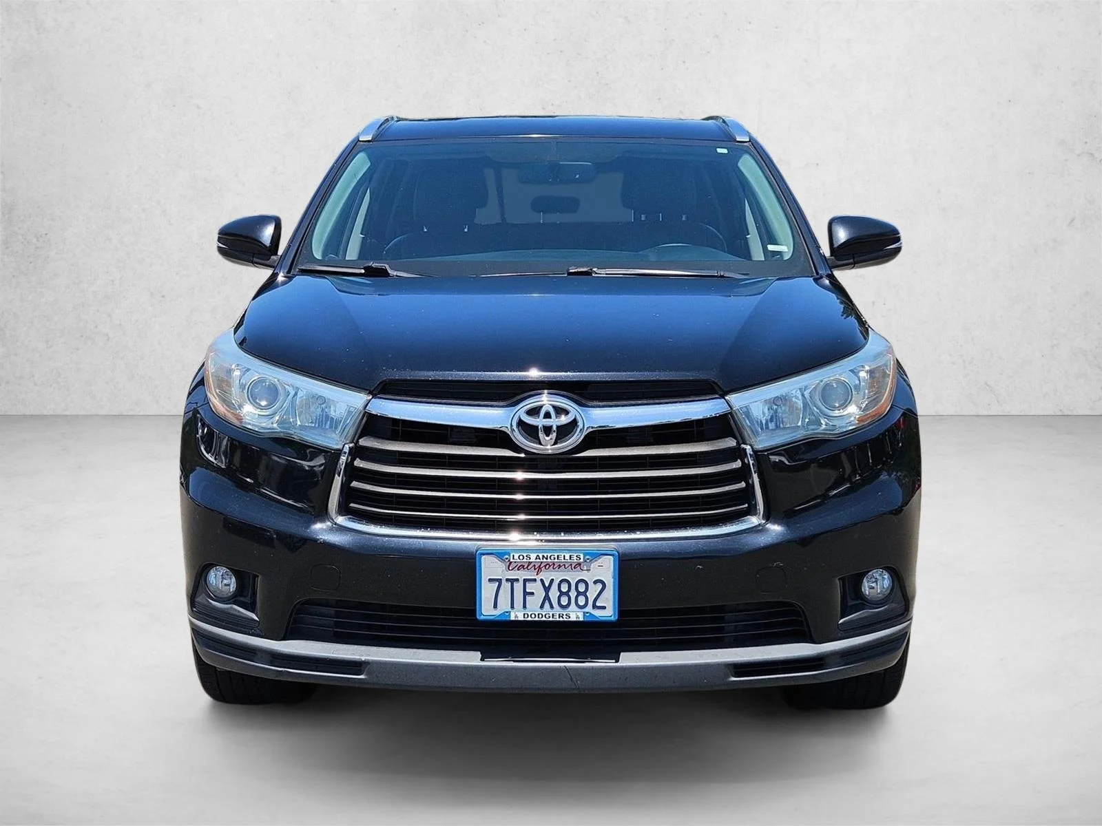 Used 2016 Midnight Black Metallic Toyota XLE image 2