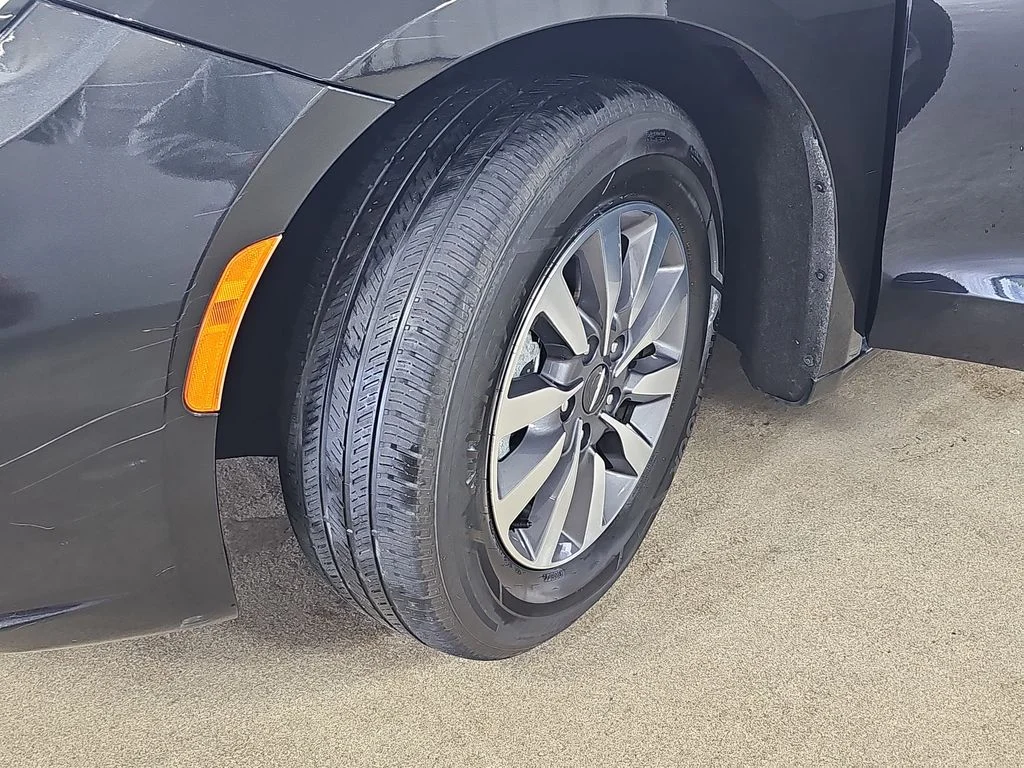 2023 Chrysler Pacifica Hybrid Touring L - Photo 38