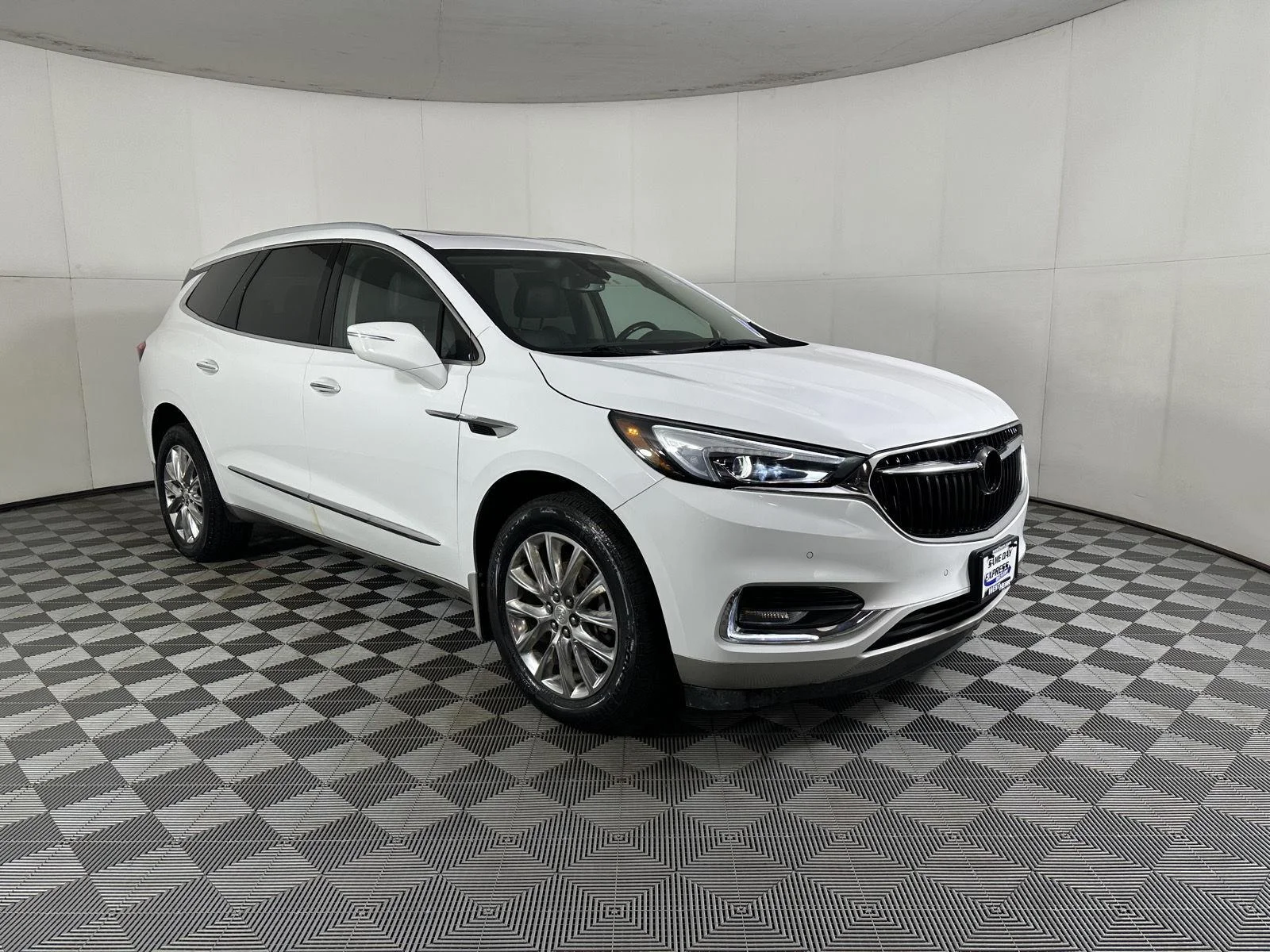 Used 2020 Summit White Buick Premium image 32