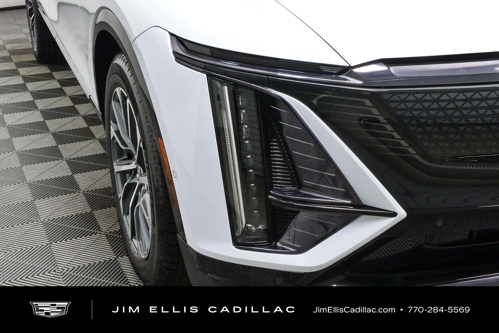 New 2027 Vibrant White Tricoat Cadillac Sport image 37