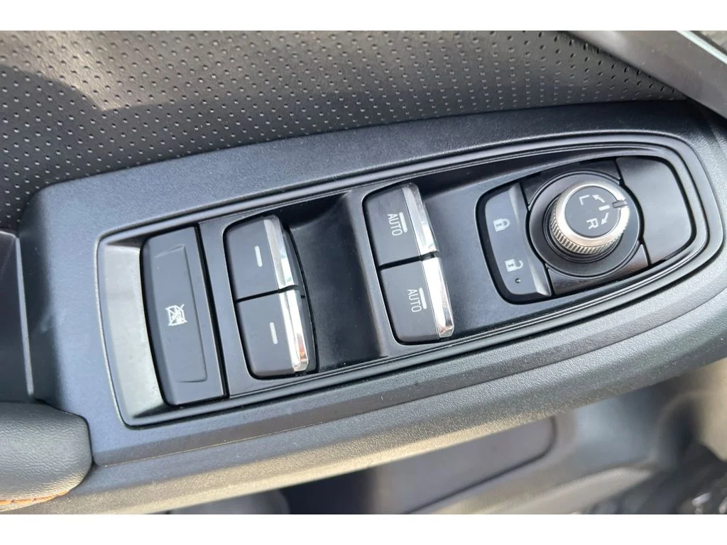 Used 2023 CRYSTAL WHITE PEARL Subaru Limited image 12