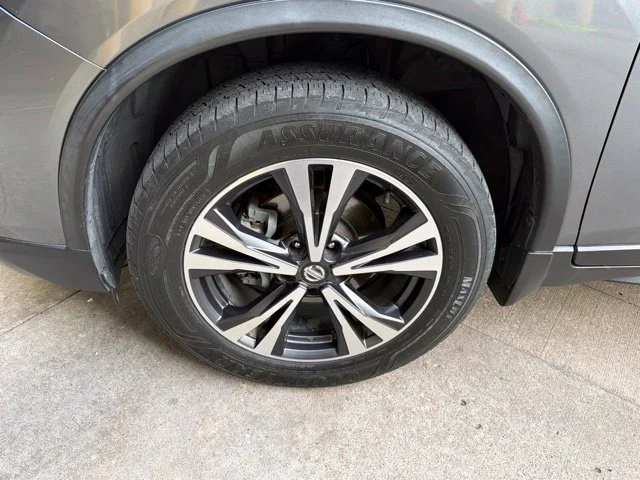 Used 2019 Gray Nissan SV image 13