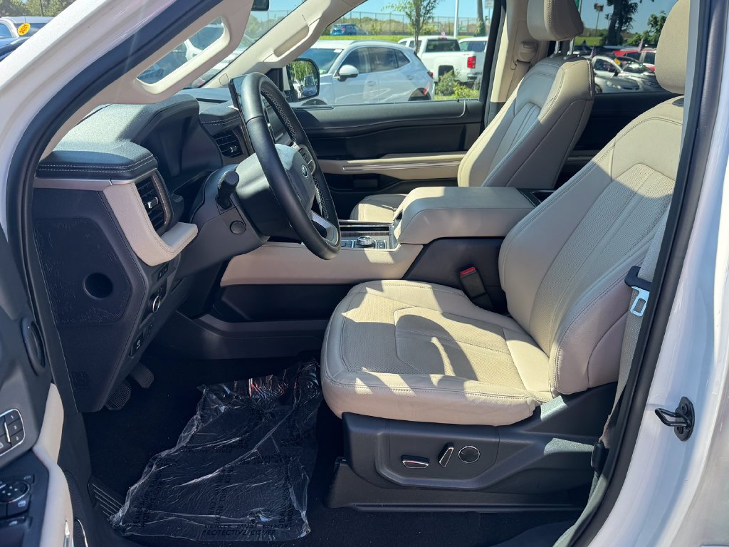 Used 2024 White Ford Limited image 26