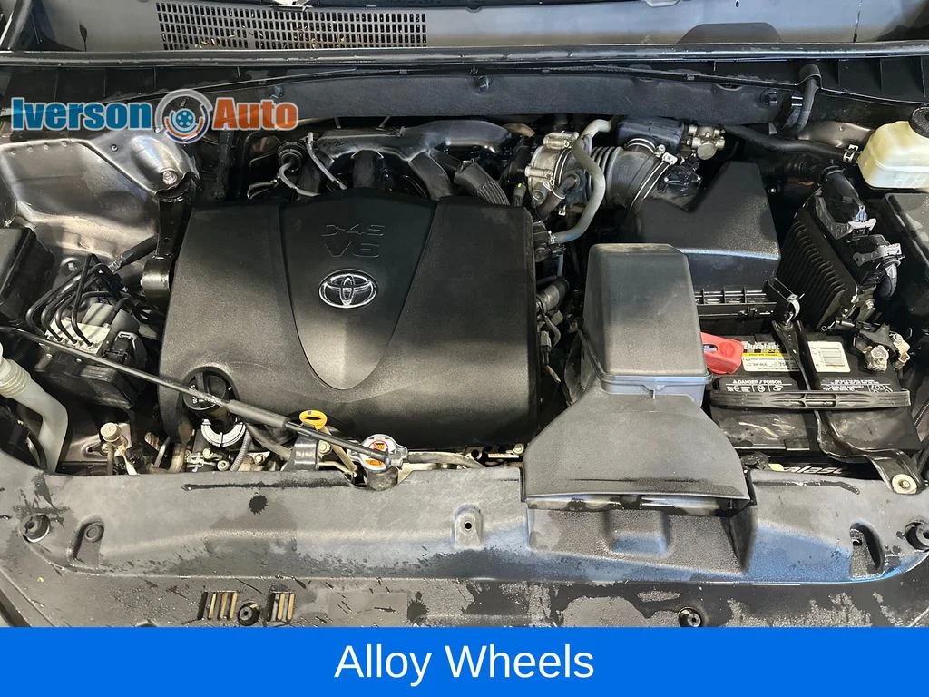Used 2018 Gray Toyota XLE image 13