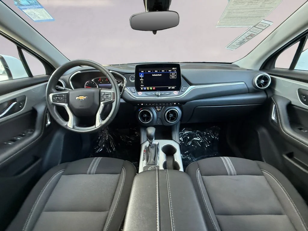 Used 2025 White Chevrolet LT image 12