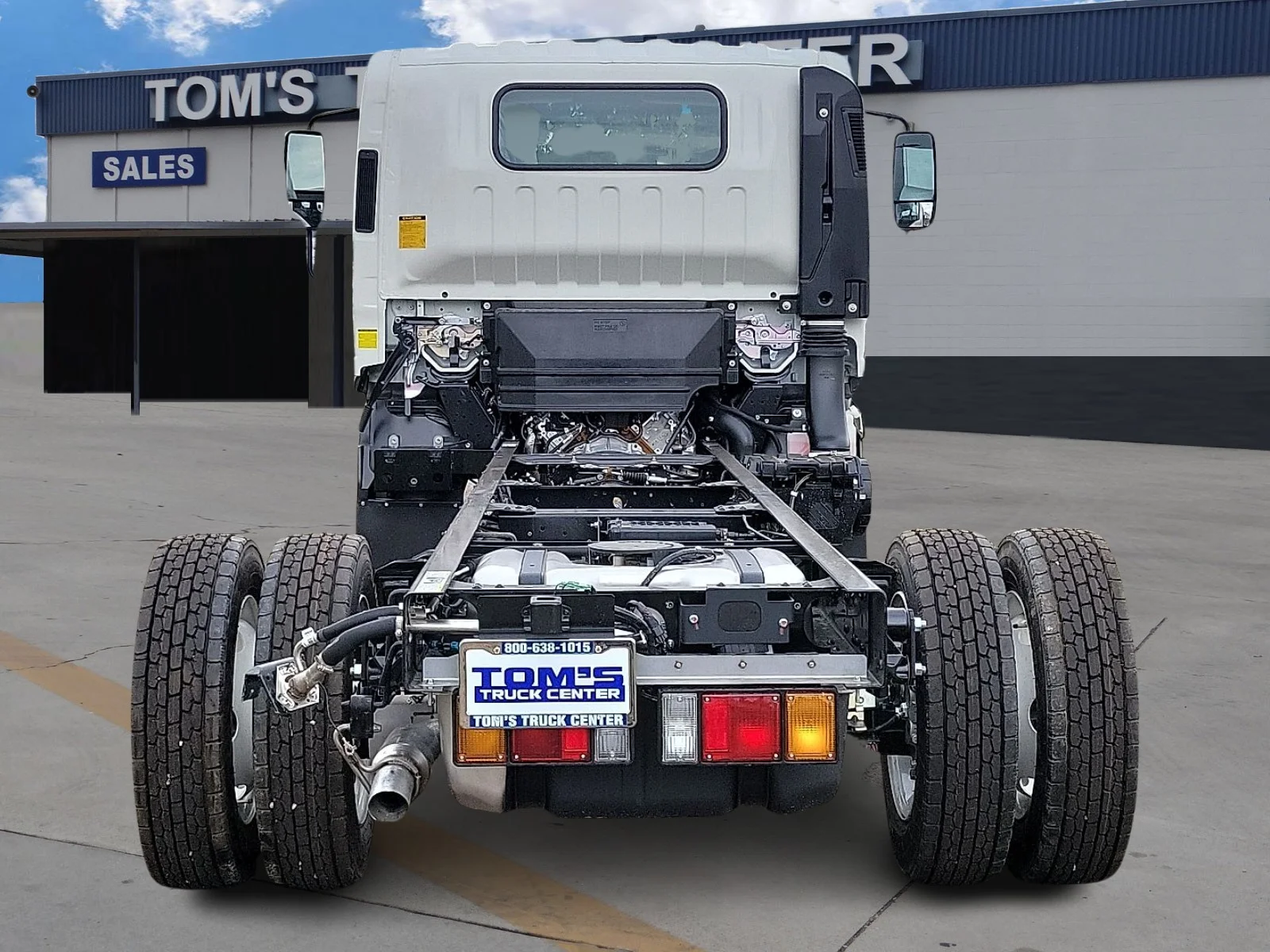 New 2026 ARCTIC WHITE ISUZU  image 4