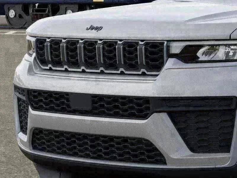 New 2026 Silver Zynith Exterior Paint Jeep Altitude image 38