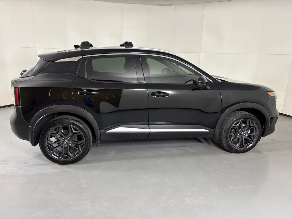 Used 2025 Black Nissan SR image 9