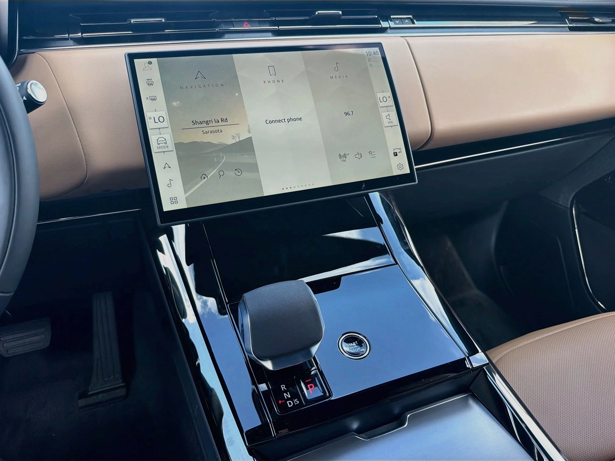 New 2026 Carpathian Grey Land Rover SE image 29