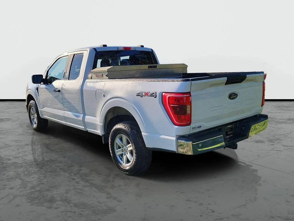 Used 2022 Oxford White Ford XLT image 3