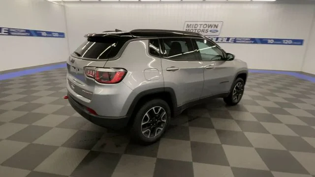 Used 2019 Billet Silver Metallic Clearcoat Jeep Trailhawk image 8