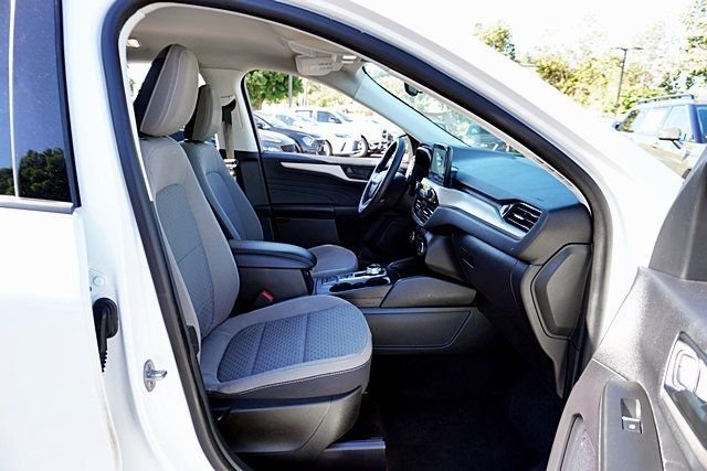 Used 2022 White Ford SE image 10