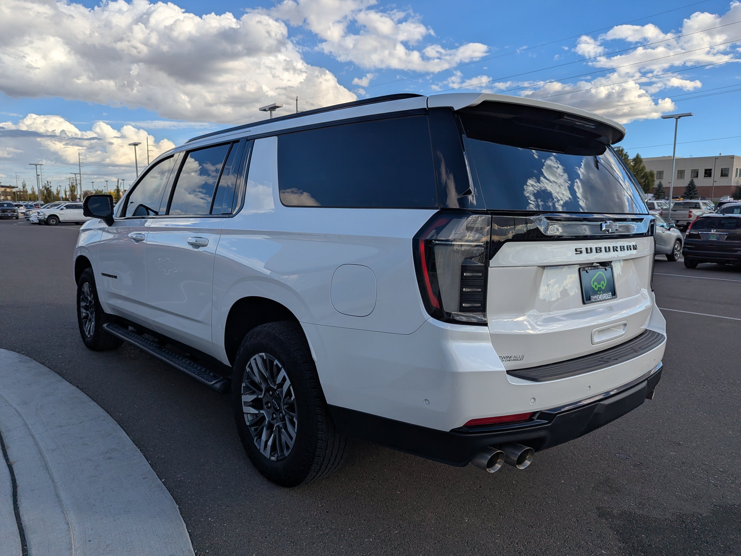 2025 Chevrolet Suburban Z71 - Photo 37