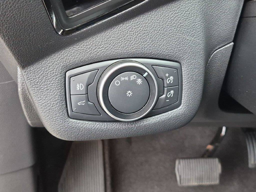Used 2018 Gray Ford SEL image 14