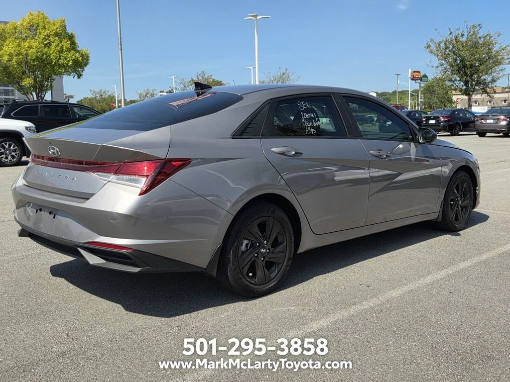 Used 2023 Silver Hyundai SEL image 5