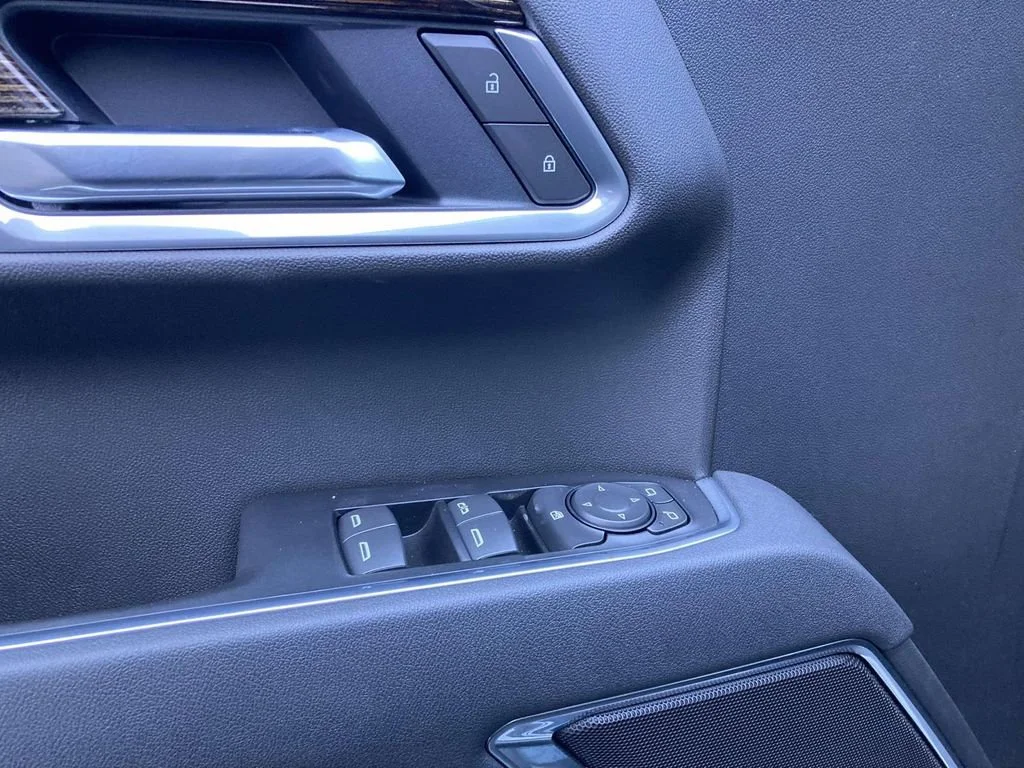 New 2026 Sterling Metallic GMC Elevation image 15