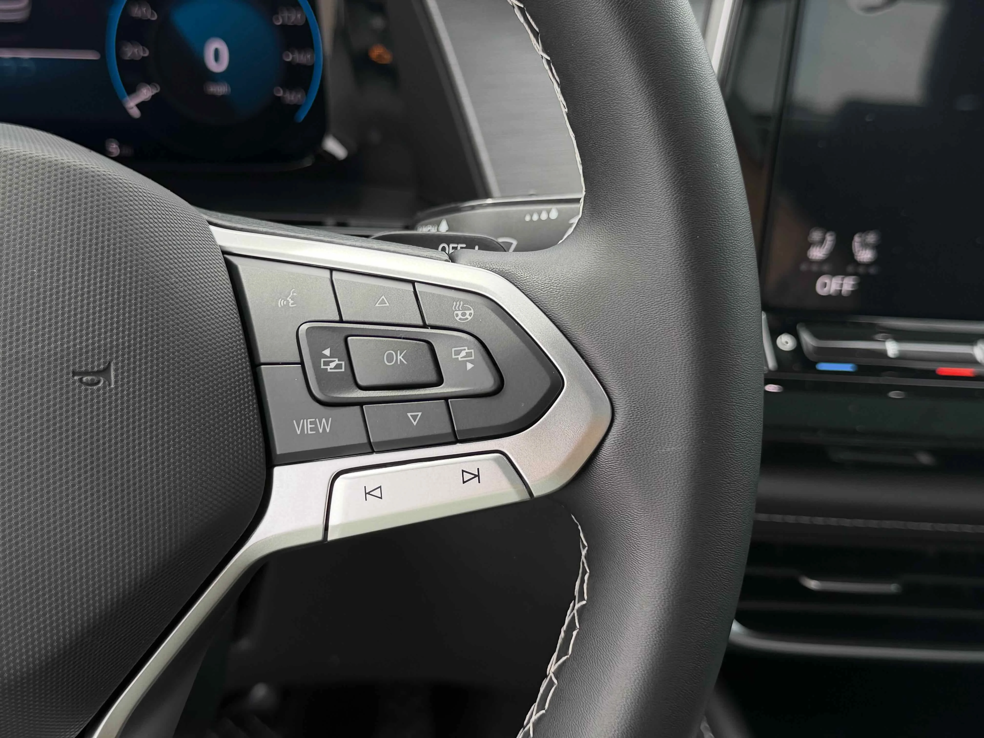 New 2026 Pearl Volkswagen 2.0T SE w/Technology image 19