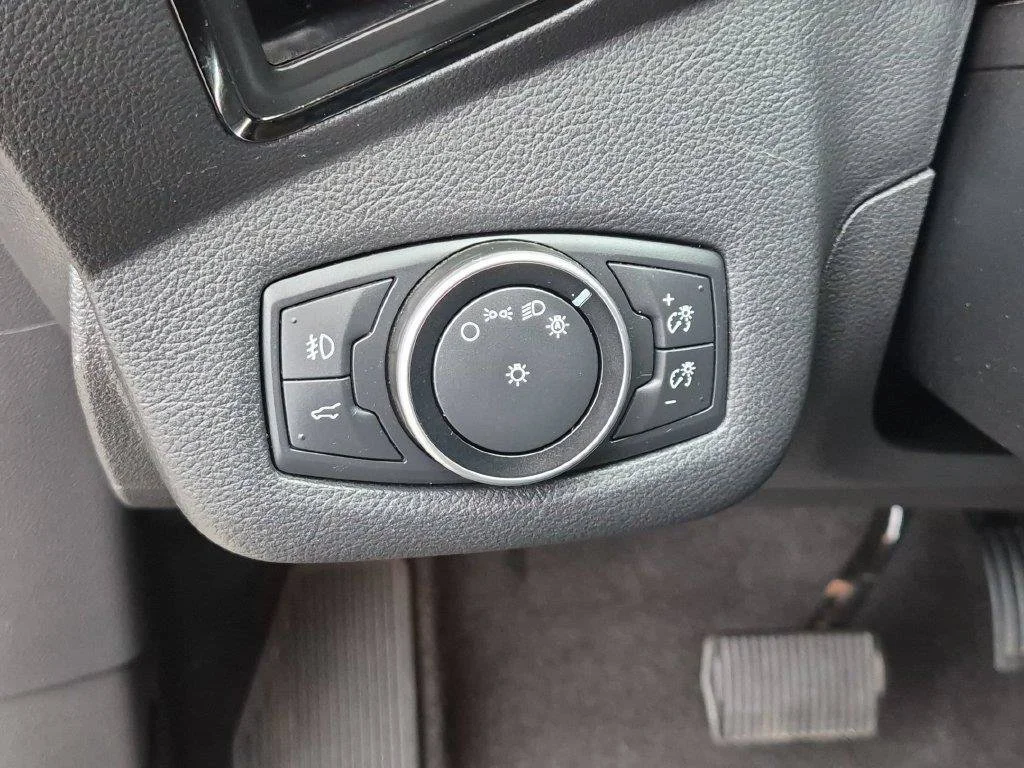 Used 2018 Gray Ford SEL image 14