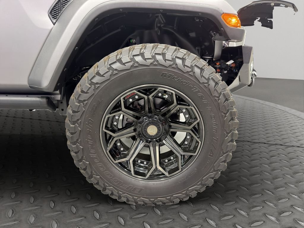 Used 2023 Bright White Clearcoat Jeep Sahara image 14
