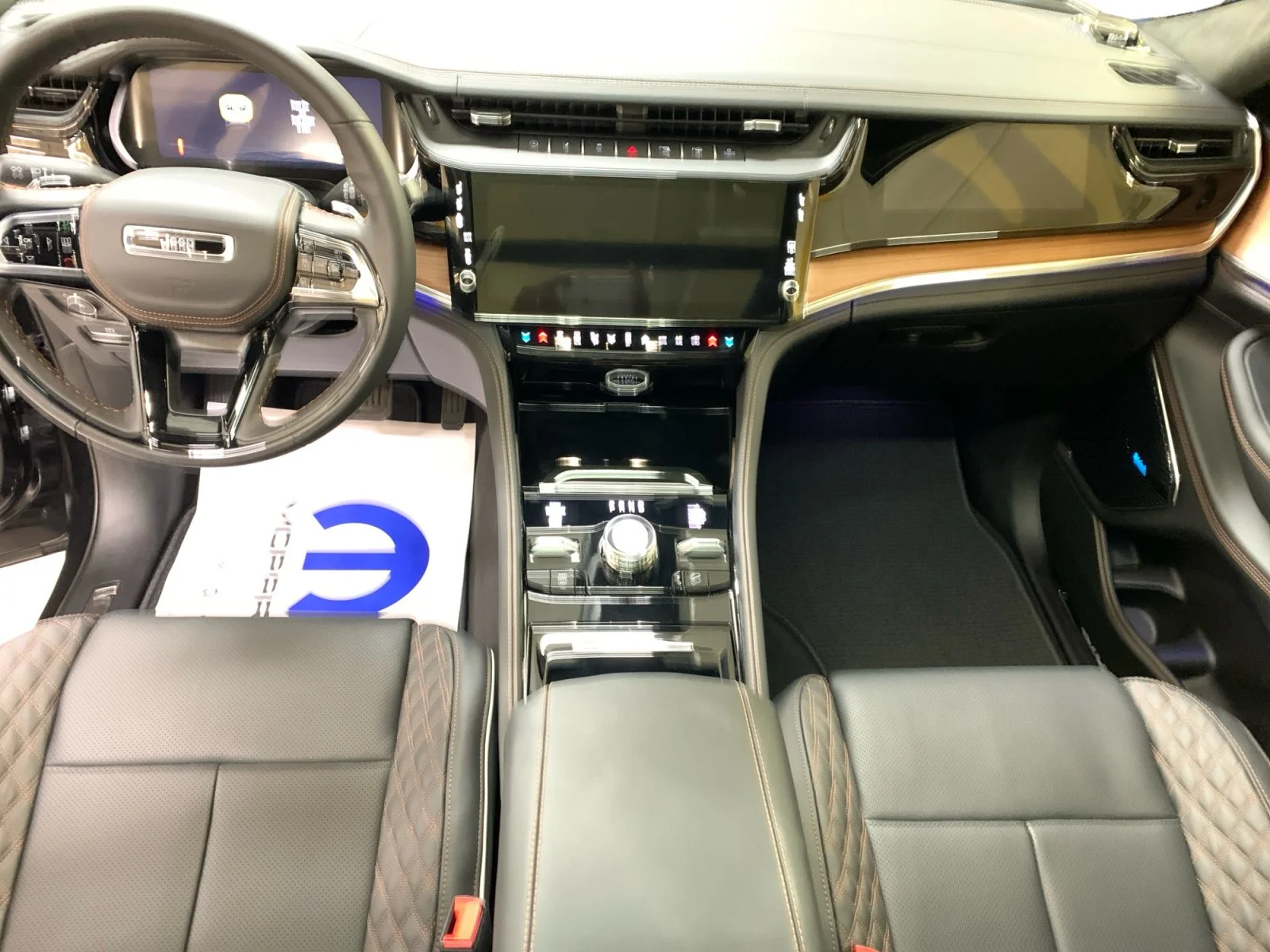 New 2026 Diamond Black Crystal Pearl Jeep Summit image 12