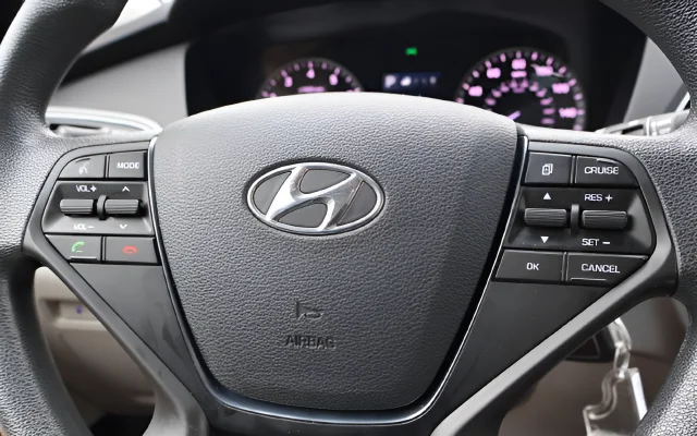 Used 2015 Gray Hyundai SE image 18