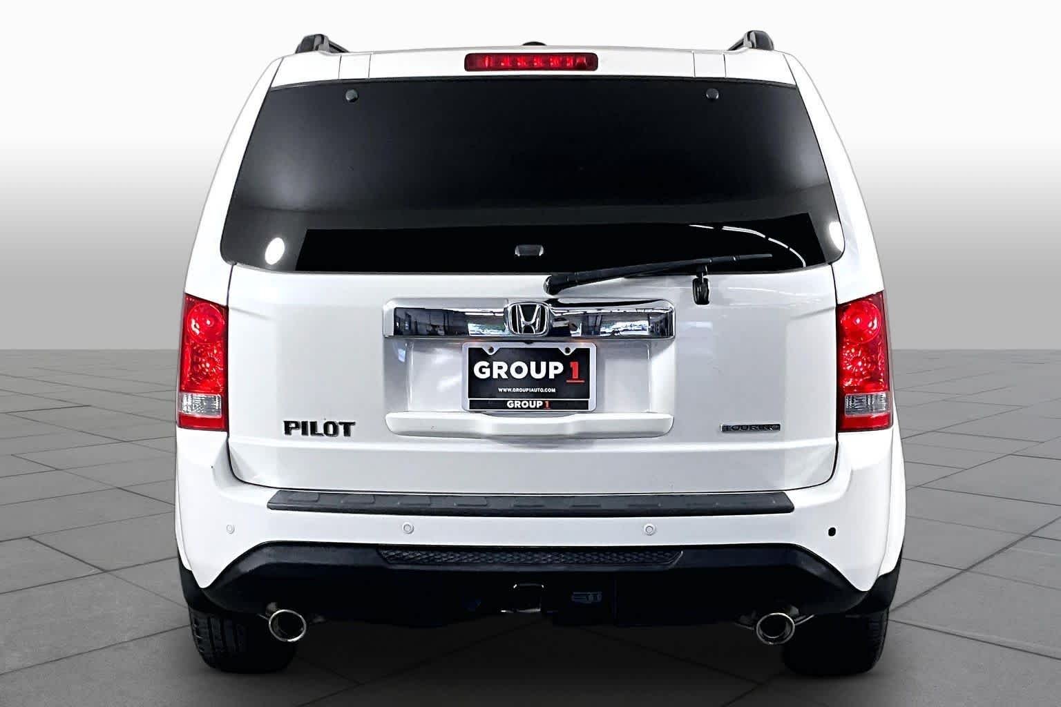 Used 2014 White Diamond Pearl Honda Touring image 5