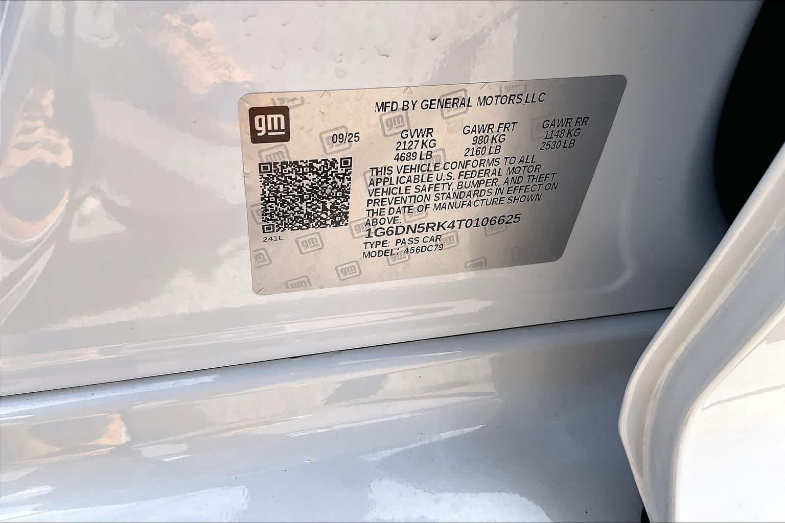 Used 2026 Vibrant White Tricoat Cadillac Premium Luxury image 35